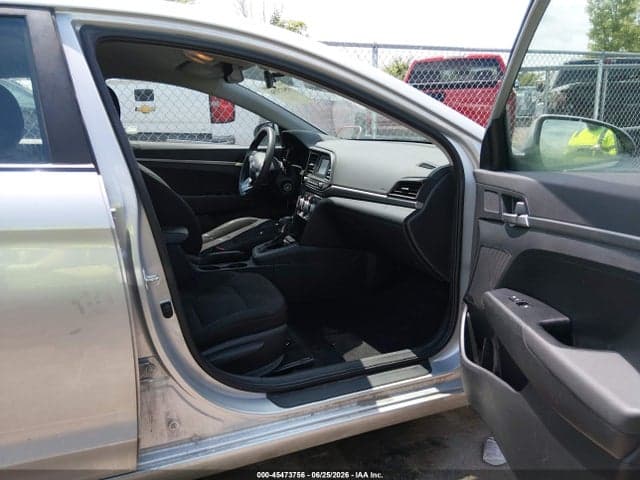 2019 HYUNDAI ELANTRA SE 5