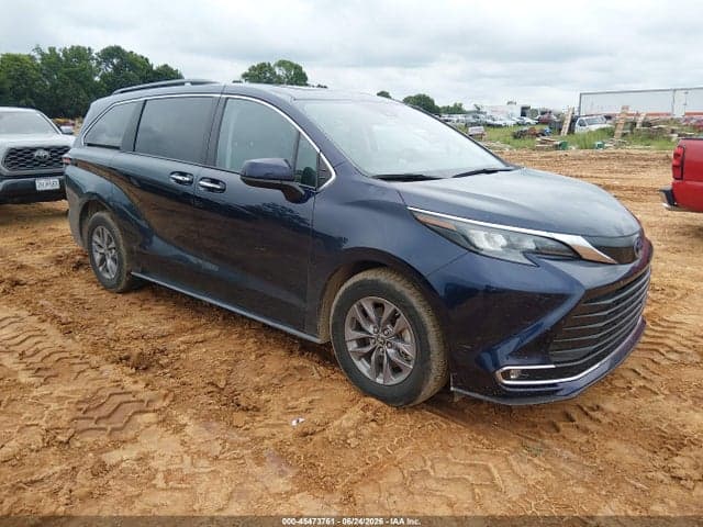2024 TOYOTA SIENNA XLE - 1