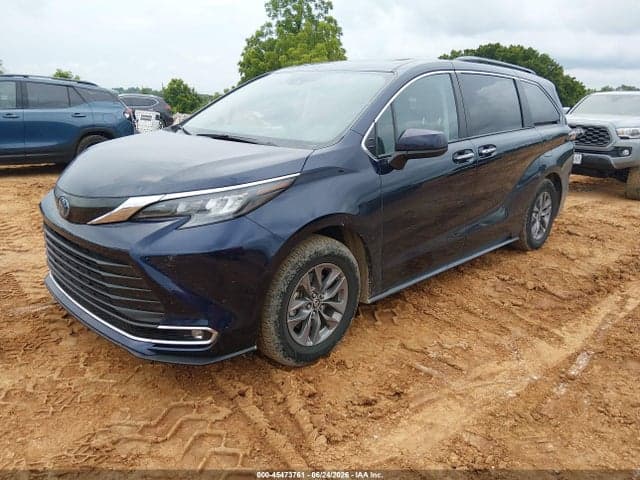 2024 TOYOTA SIENNA XLE 2