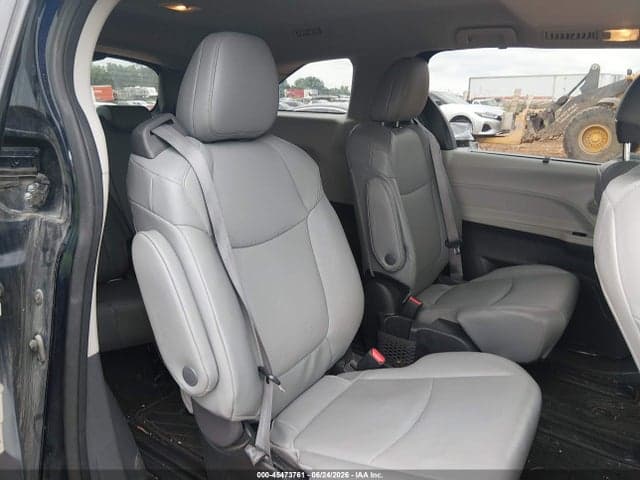 2024 TOYOTA SIENNA XLE 8