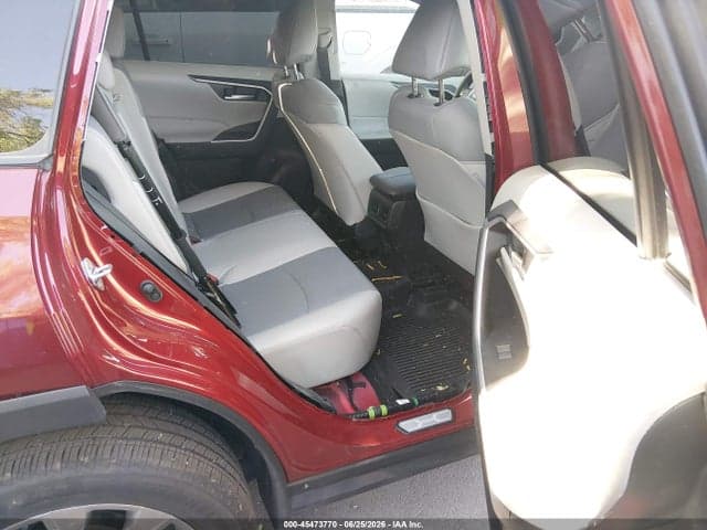 2025 TOYOTA RAV4 XLE PREMIUM 8