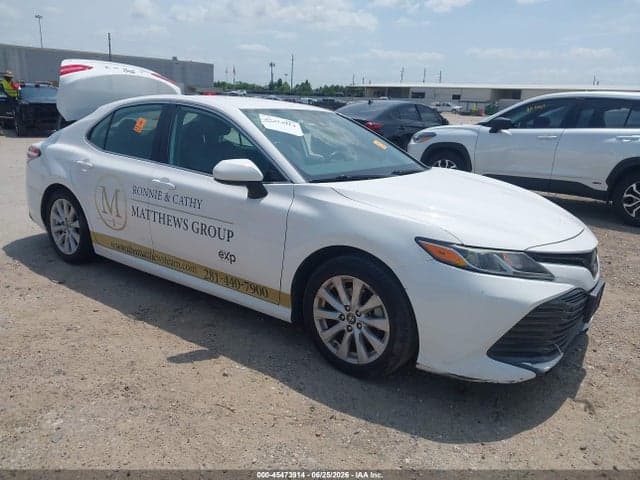 2019 TOYOTA CAMRY LE 1