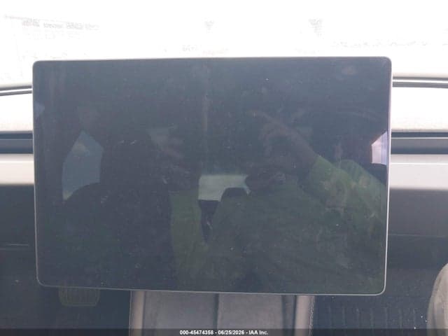 2025 TESLA MODEL 3 8