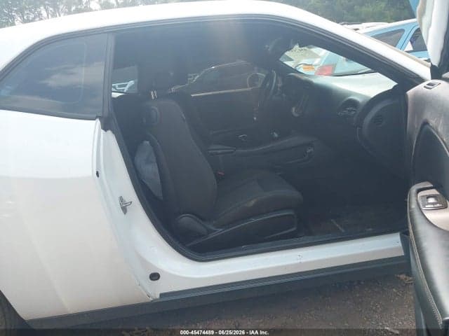 2016 DODGE CHALLENGER SXT 5