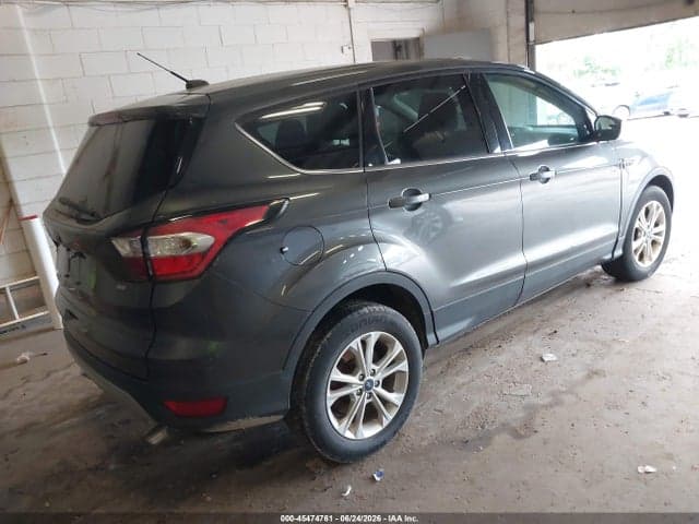 2017 FORD ESCAPE SE 4