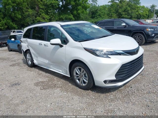 2026 TOYOTA SIENNA XLE 1