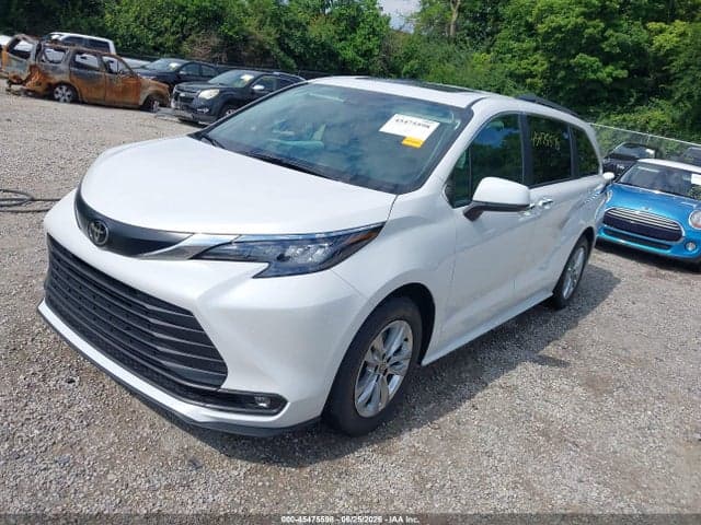 2026 TOYOTA SIENNA XLE 2