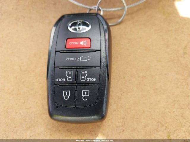 2026 TOYOTA SIENNA XLE 11