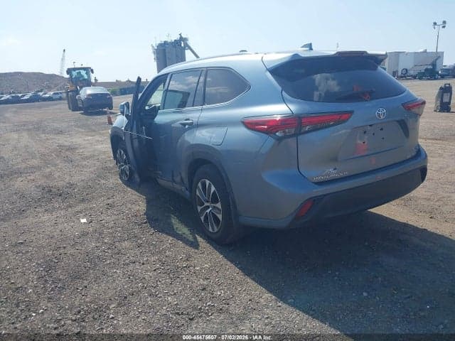 2020 TOYOTA HIGHLANDER XLE 3