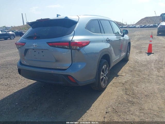2020 TOYOTA HIGHLANDER XLE 4