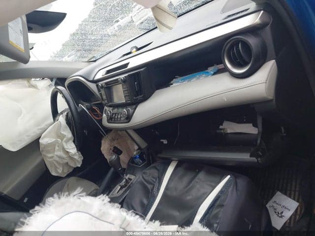 2017 TOYOTA RAV4 XLE 5