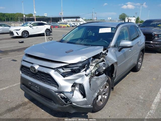 2022 TOYOTA RAV4 XLE 2