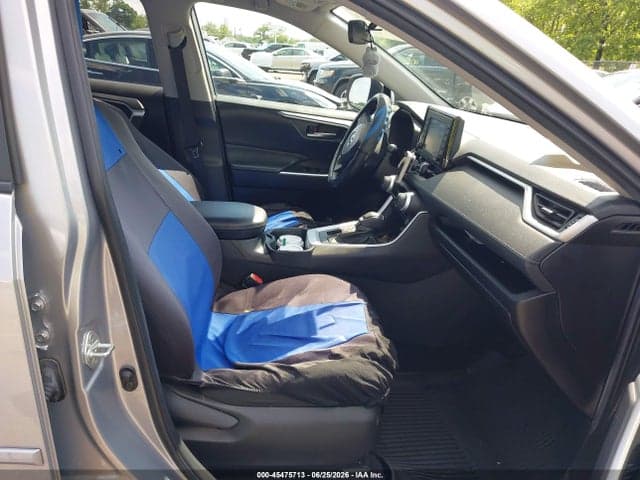 2022 TOYOTA RAV4 XLE 5