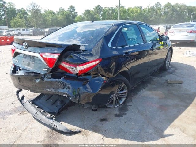 2017 TOYOTA CAMRY SE 4