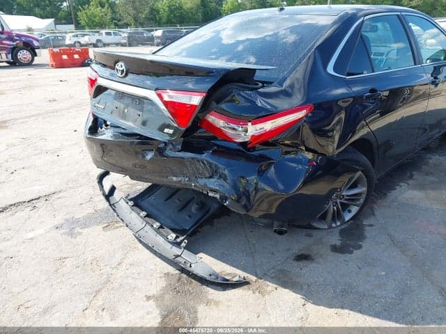 2017 TOYOTA CAMRY SE 6