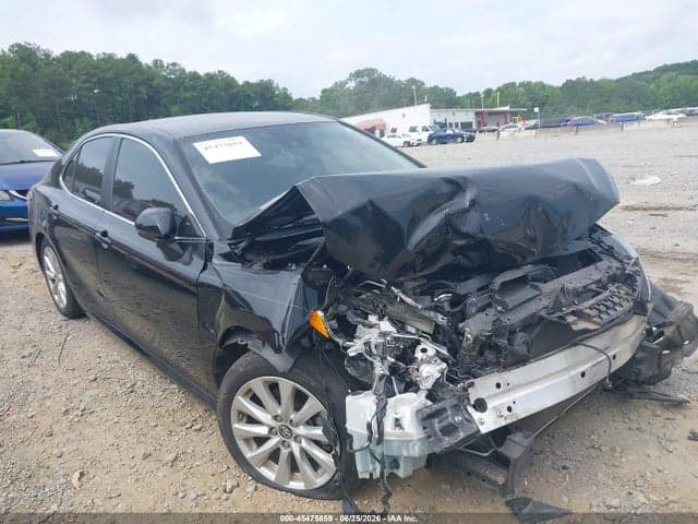 2019 TOYOTA CAMRY LE 1