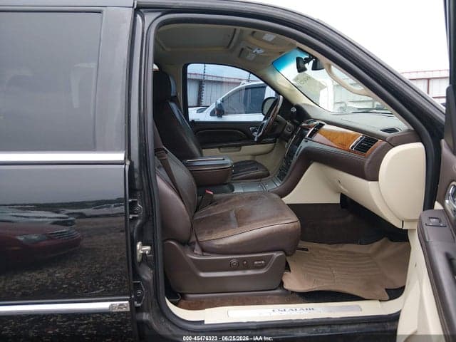 2011 CADILLAC ESCALADE ESV 5