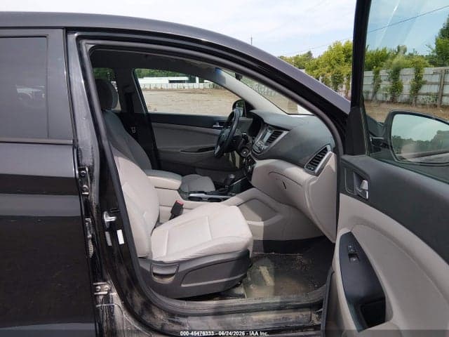 2018 HYUNDAI TUCSON SE 5