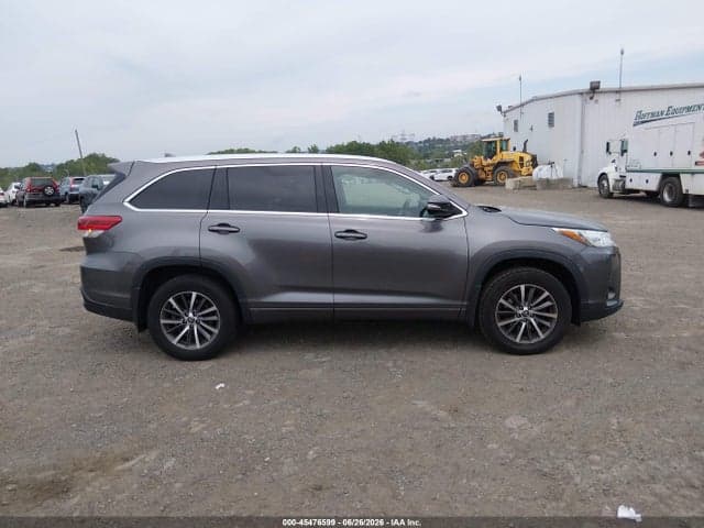 2017 TOYOTA HIGHLANDER XLE 13