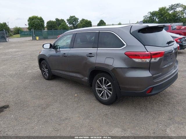 2017 TOYOTA HIGHLANDER XLE 3