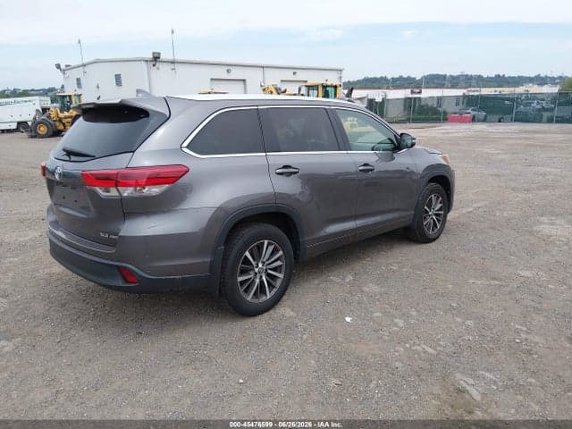 2017 TOYOTA HIGHLANDER XLE 4