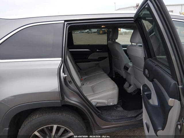 2017 TOYOTA HIGHLANDER XLE 8