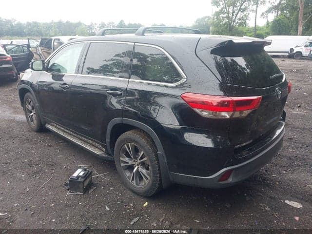 2017 TOYOTA HIGHLANDER LE 3