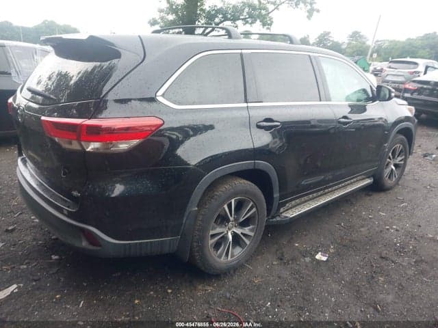 2017 TOYOTA HIGHLANDER LE 4