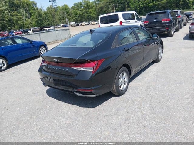 2021 HYUNDAI ELANTRA SE 4