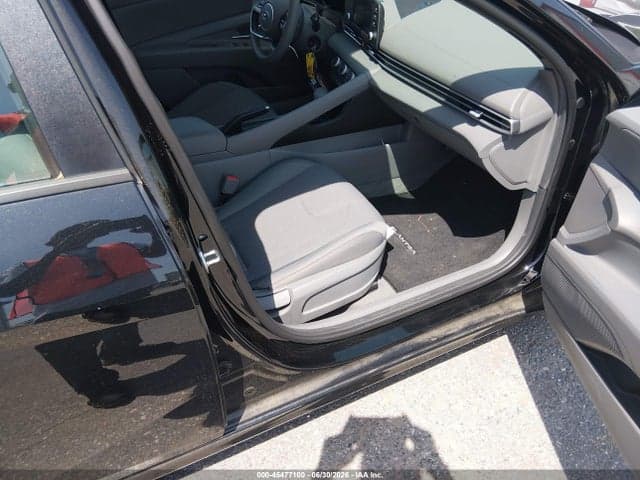 2021 HYUNDAI ELANTRA SE 5