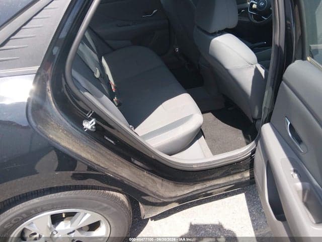 2021 HYUNDAI ELANTRA SE 8