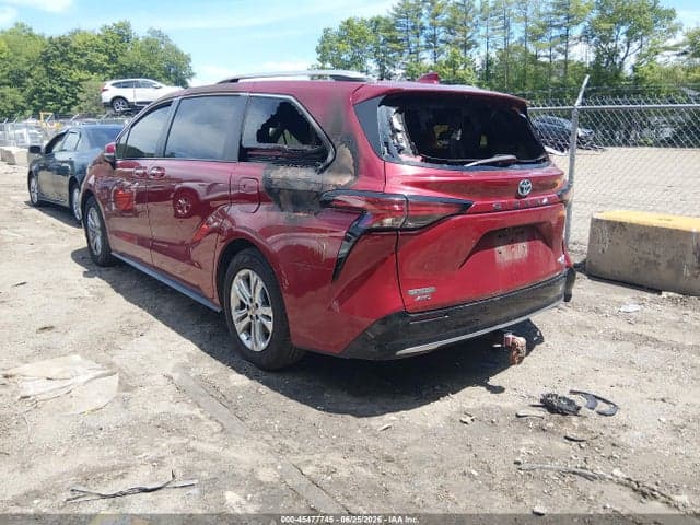 2021 TOYOTA SIENNA PLATINUM 3