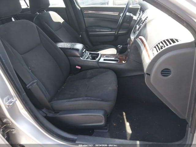 2012 CHRYSLER 300 5