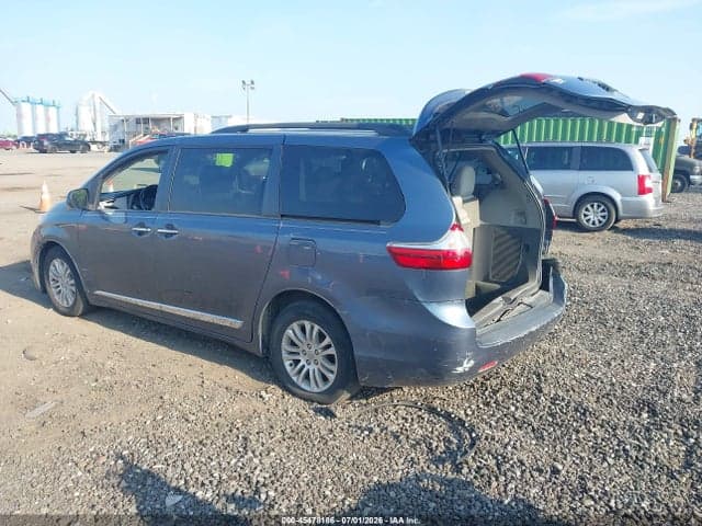 2017 TOYOTA SIENNA XLE 8 PASSENGER 3