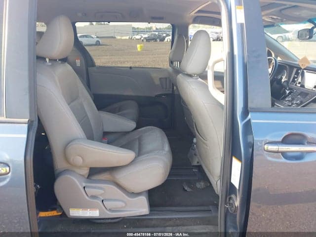 2017 TOYOTA SIENNA XLE 8 PASSENGER 8