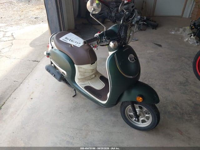 2023 HONDA NCW50 1
