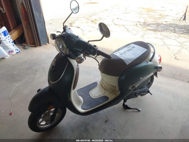 2023 HONDA NCW50 2