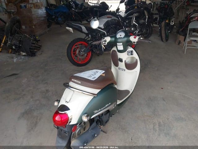 2023 HONDA NCW50 4
