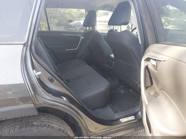 2023 TOYOTA RAV4 LE 8