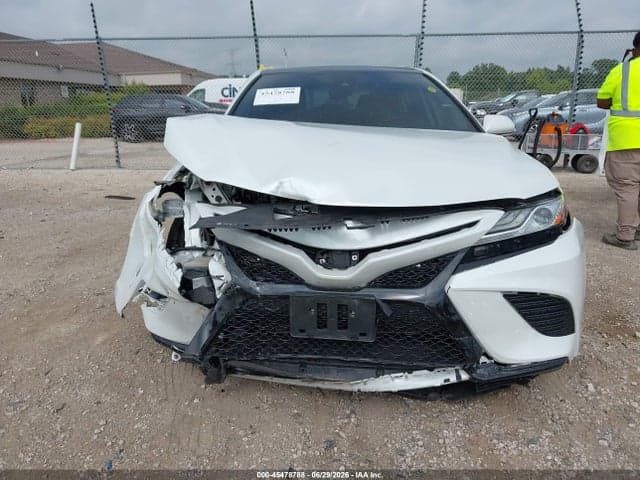 2020 TOYOTA CAMRY XSE 6