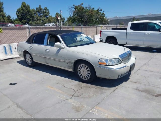 2005 LINCOLN TOWN CAR