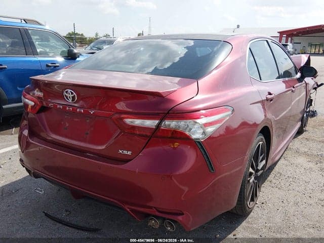 2018 TOYOTA CAMRY XSE 4