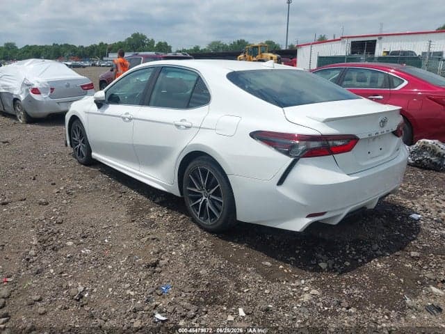 2021 TOYOTA CAMRY SE 3