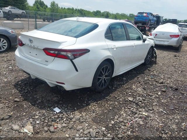 2021 TOYOTA CAMRY SE 4