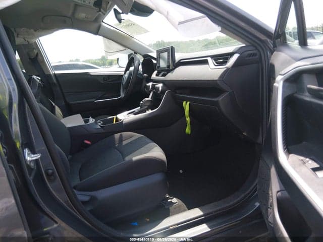 2020 TOYOTA RAV4 LE 5