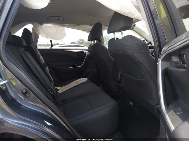 2020 TOYOTA RAV4 LE 8