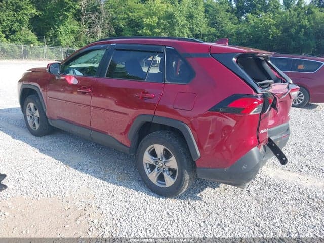 2023 TOYOTA RAV4 XLE 3