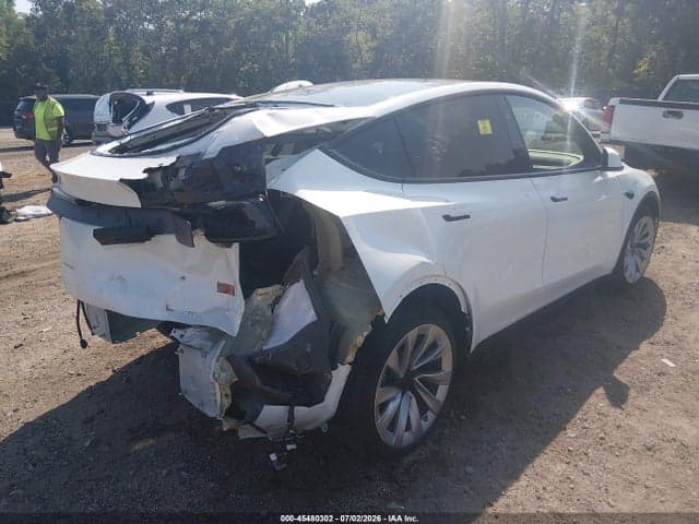 2026 TESLA MODEL Y 4