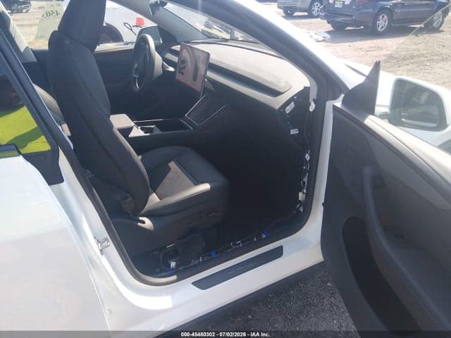 2026 TESLA MODEL Y 5