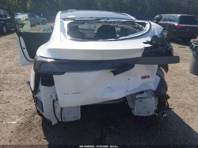 2026 TESLA MODEL Y 6